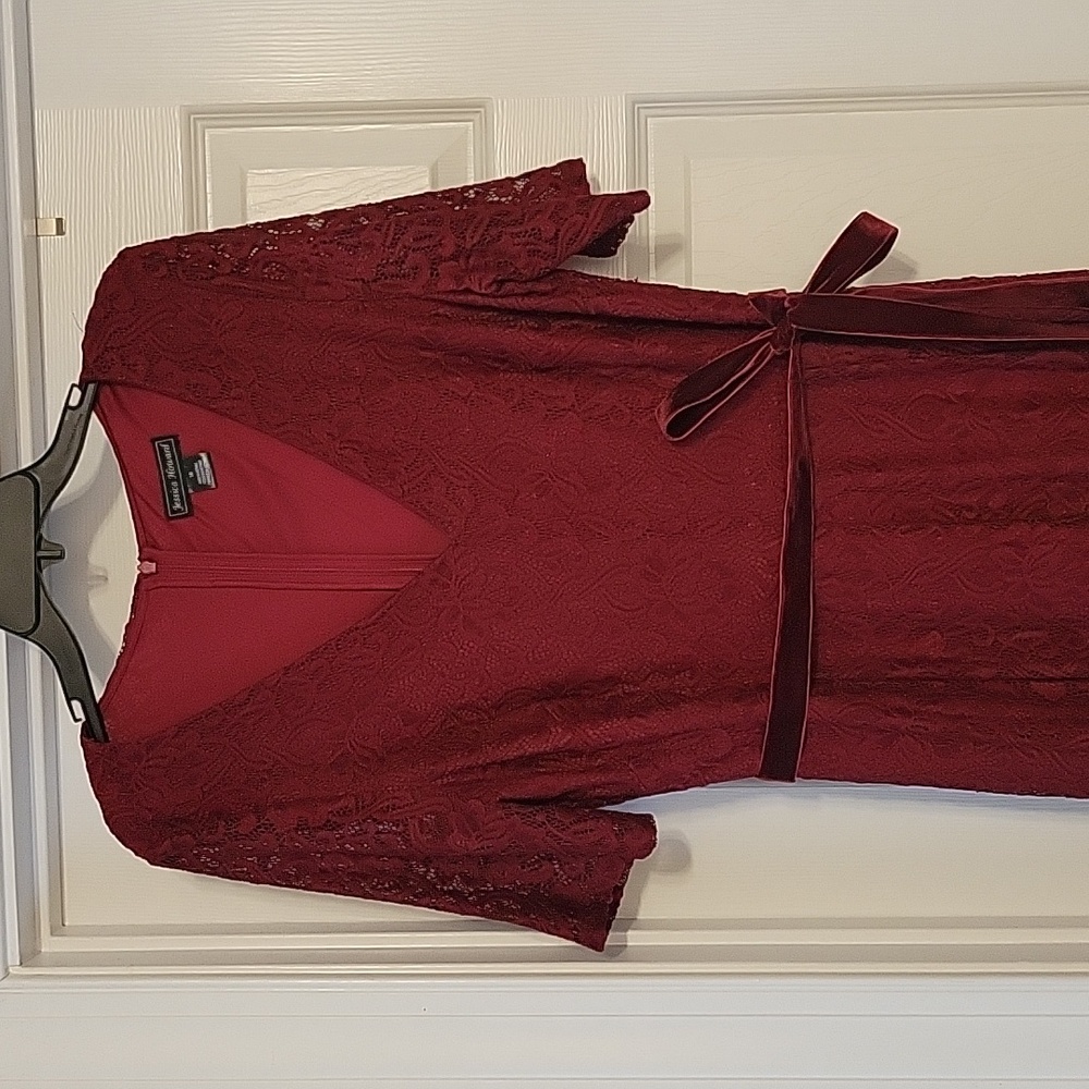 Jessica Howard Burgundy lace dress